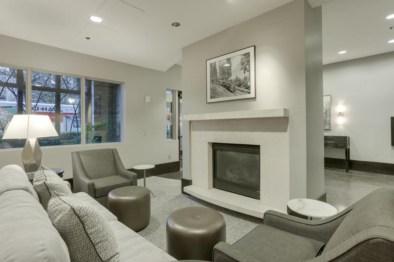 Renu At The Burlington Apartment *